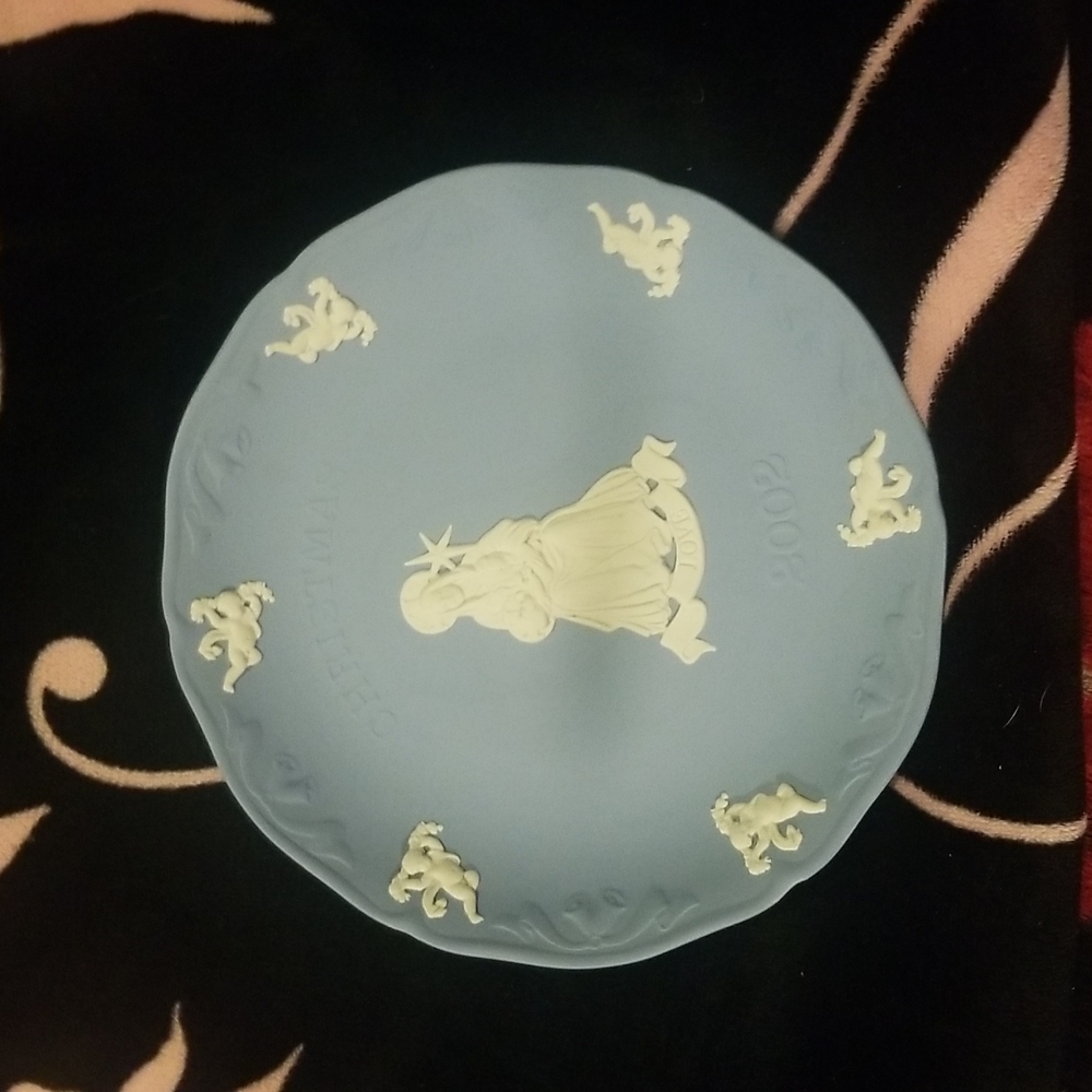 2002  WEDGWOOD BLUE JASPERWARE VIRTUES OF CHRISTMAS “LOVE” ANNUAL…